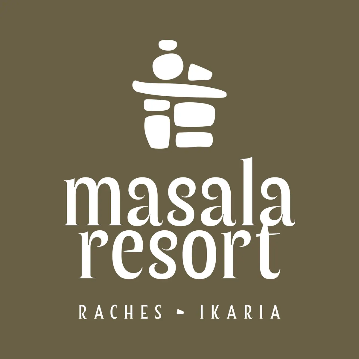 Λογότυπο Masala Resort σε λευκό πάνω σε λαδί του χώματος