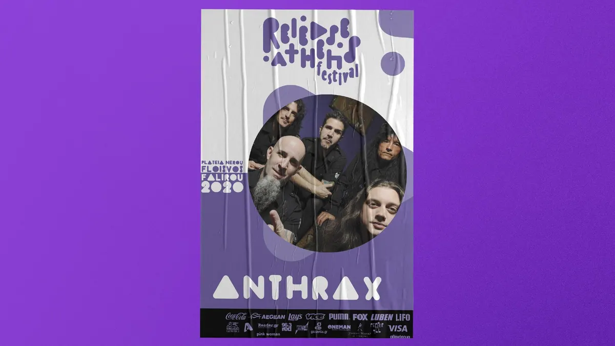 Μοβ αφίσα συναυλίας Anthrax με τη φωτογραφία της μπάντας