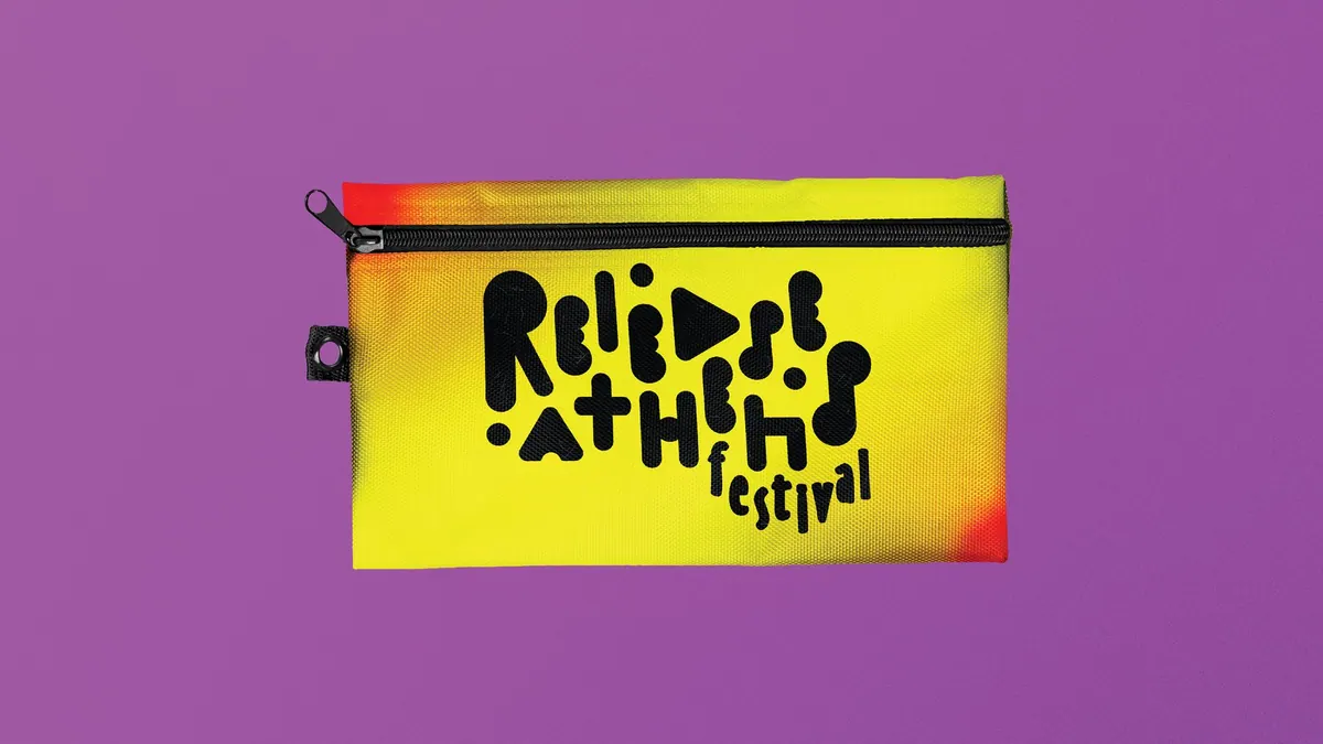 Κίτρινο νεσεσέρ με το λογότυπο Release Athens Festival