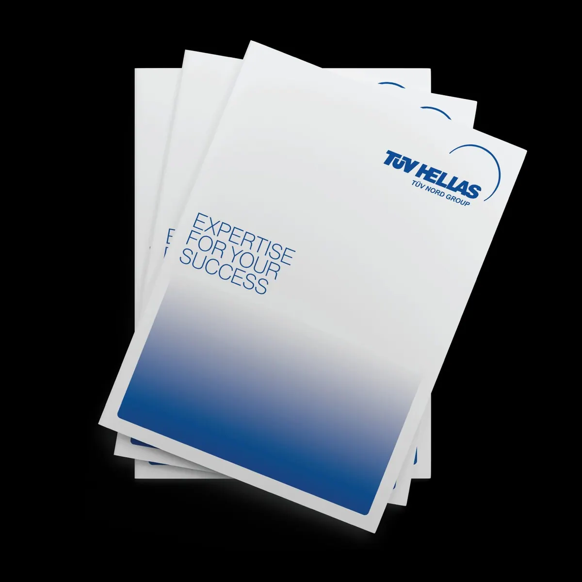 Τρία αντίτυπα του εντύπου TÜV HELLAS με εξώφυλλο Expertise for your success που περνά από το μπλε στο λευκό